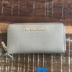 Micheal Kors wristlet wallet - dark dune